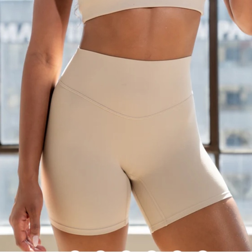 NWOT Vitality Cloud II Volley Short In Antler Size M